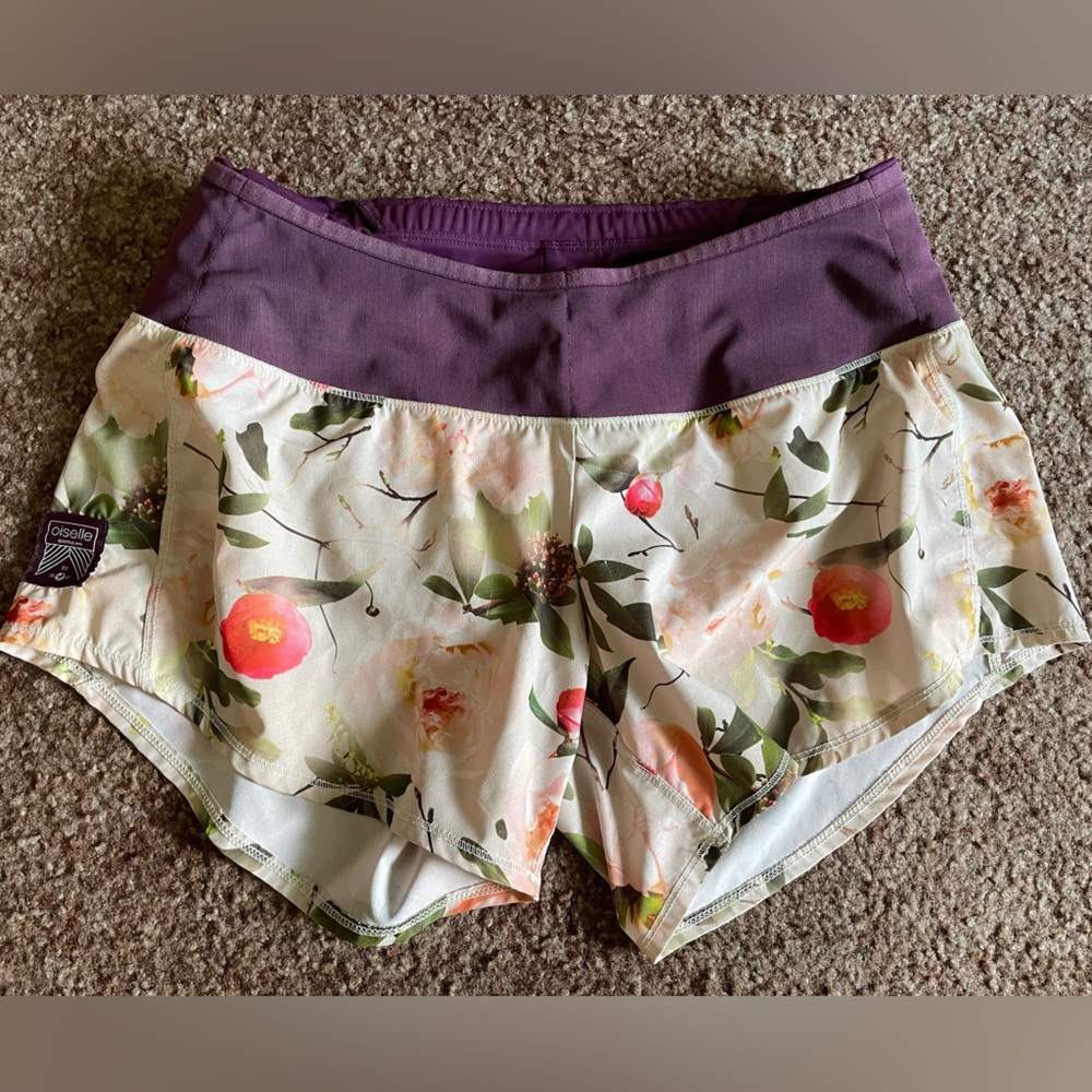 Oiselle Toolbelt Roga shorts. Size 4. Five pockets!